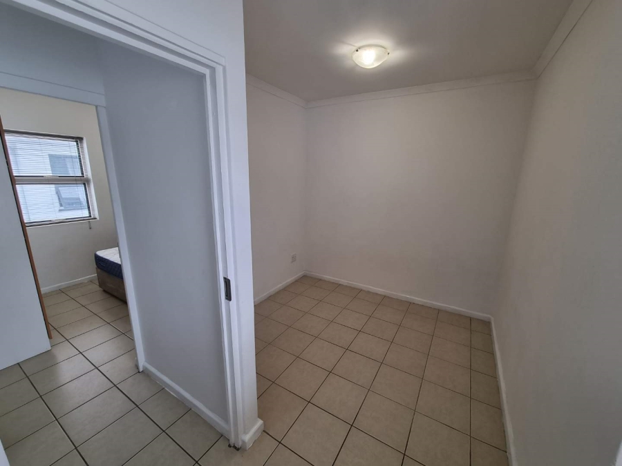 To Let 2 Bedroom Property for Rent in Maitland Western Cape
